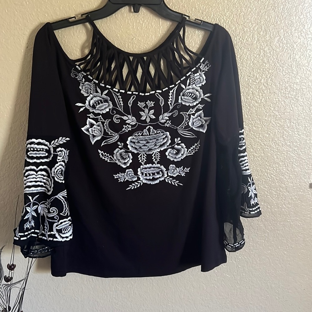 Boston Proper Cold Shoulder Cage Detail Embtoidered Flare Sleeve Top Black L